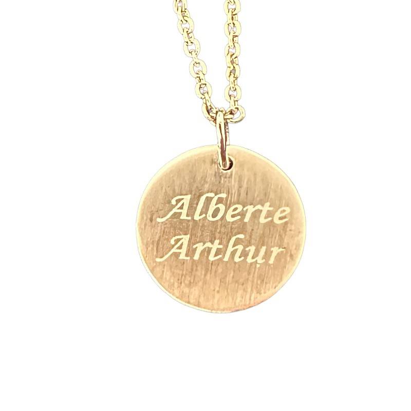 Rundt vedhæng 8 kt ( FÆRDIG GRAVERET - Alberte / Arthur )