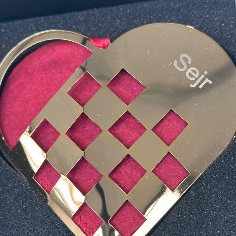 Færdig graveret 10 cm julehjerte - Sejr