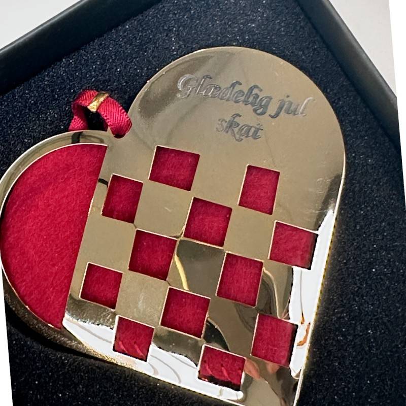 Færdig graveret 8 cm julehjerte - Glædelig jul skat