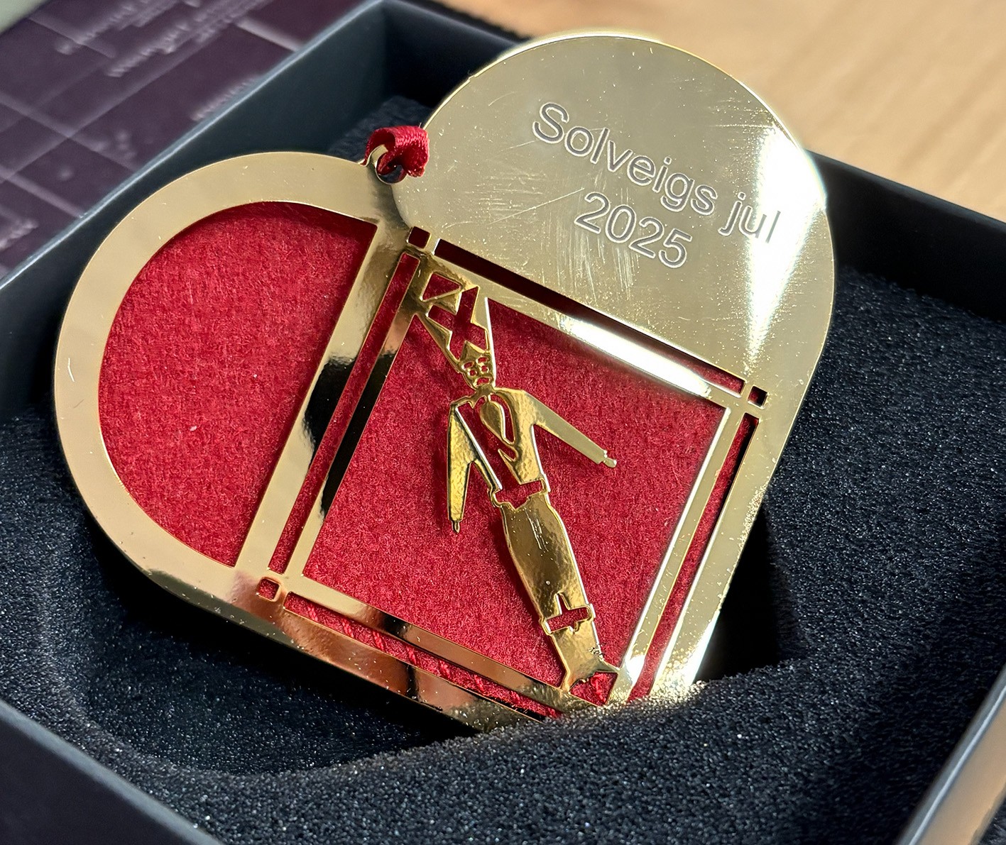 Færdig graveret julehjerte med " Solveigs jul 2025 "