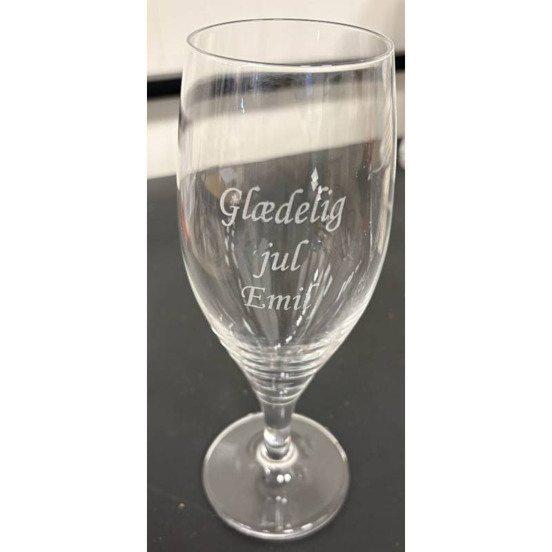 Aida Ølglas " Færdig graverede Glædelig Jul Emil "