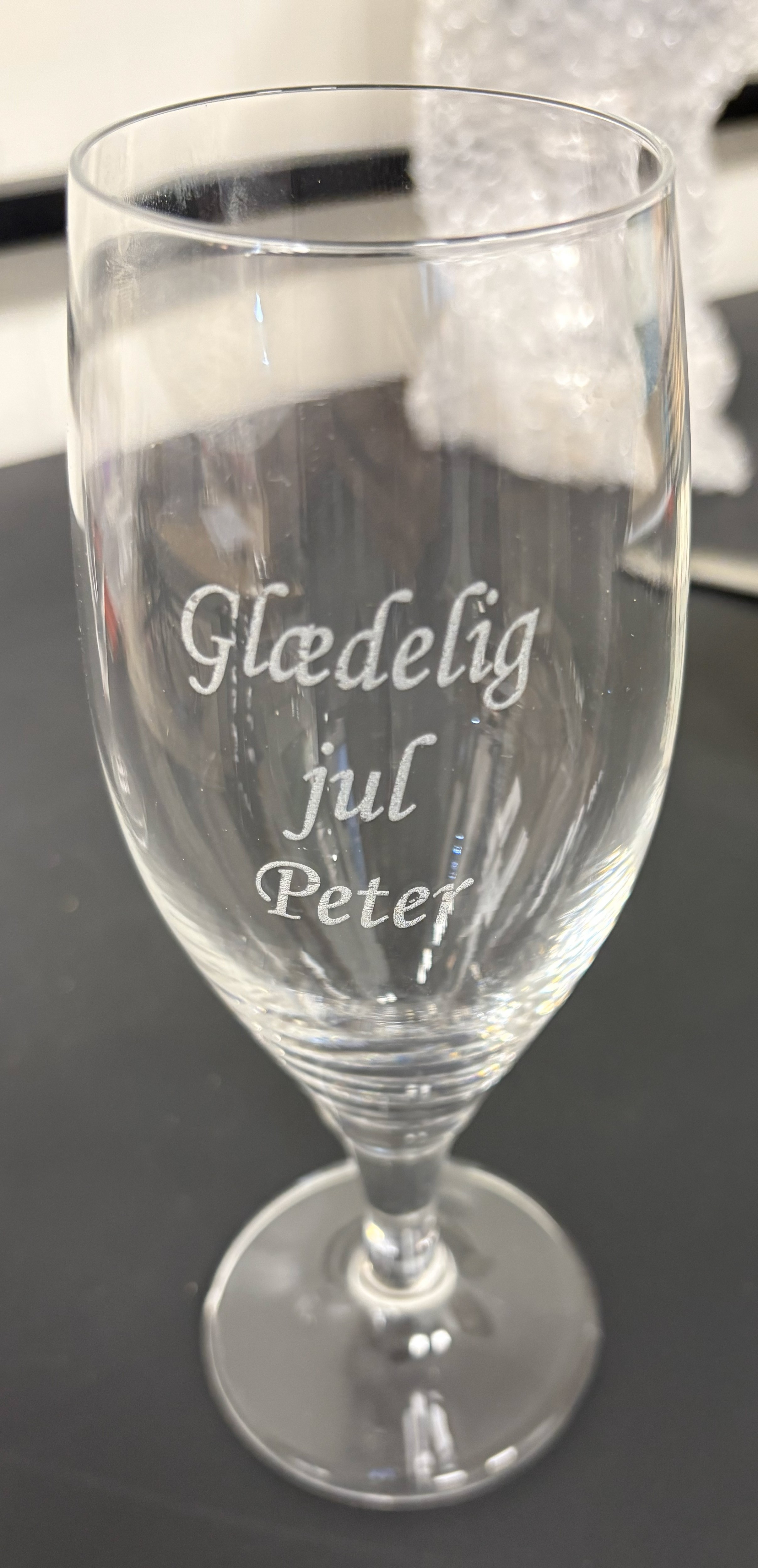 Aida Ølglas " Færdig graverede Glædelig Jul Peter "