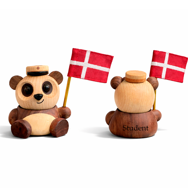 Fablewood Chi Chi - den store Panda med studenterhue