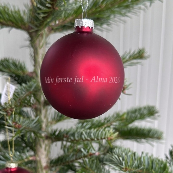 Min første jul julekugle, rød mat | Gratis gravering