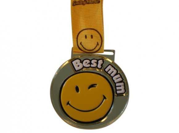 "Best mum" smiley medalje 50 mm Guld